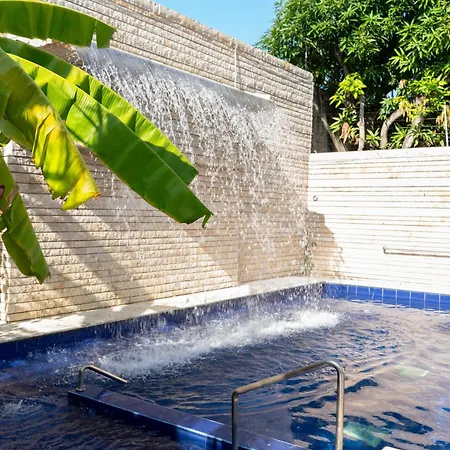 Villa Exclusiva Junto Al Mar En *