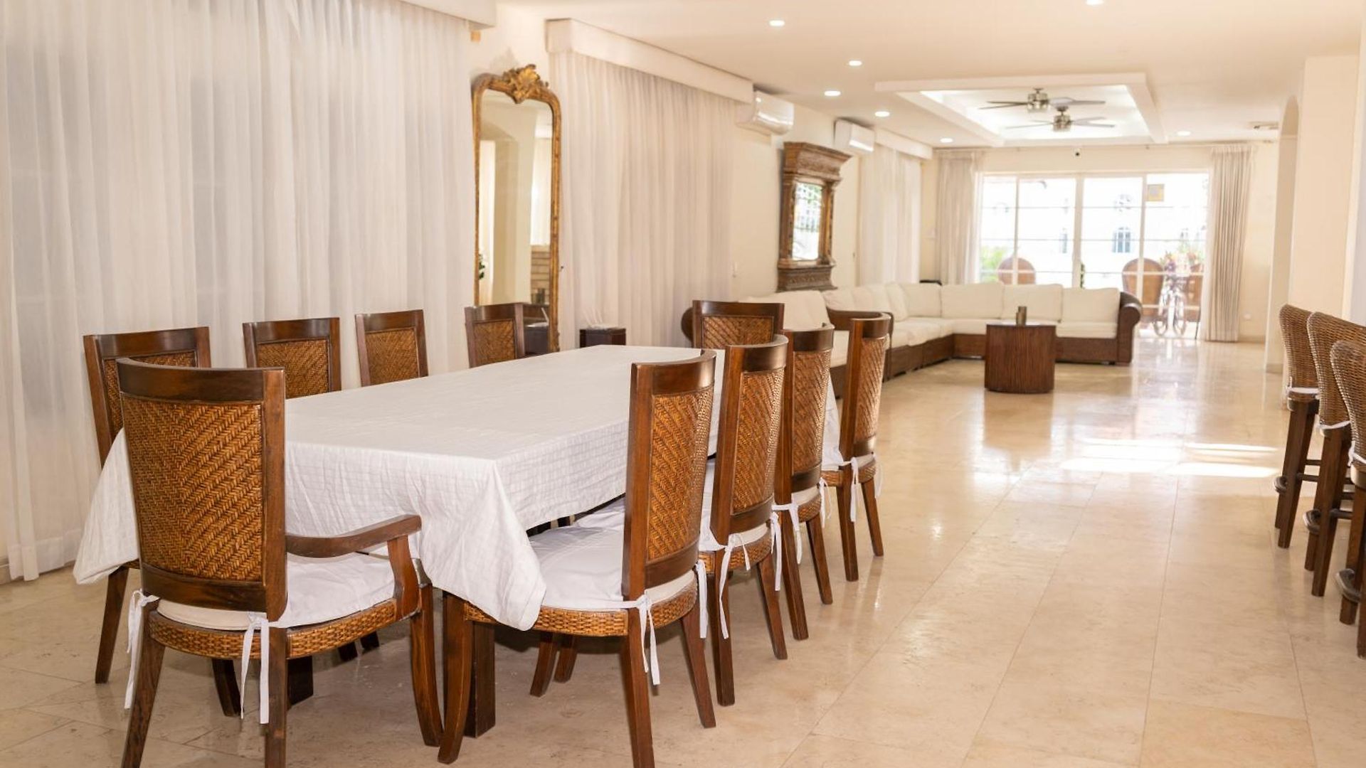 Villa Exclusiva Junto Al Mar En *