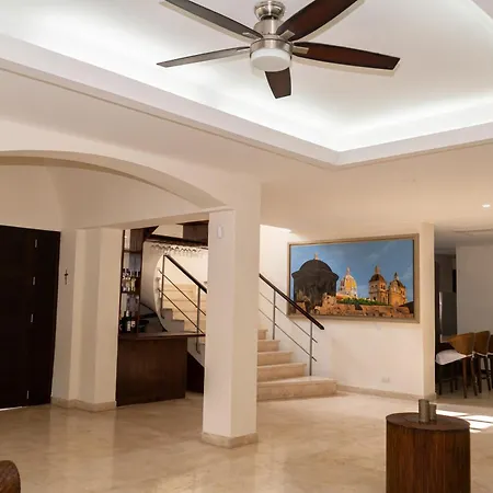 Villa Exclusiva Junto Al Mar En *